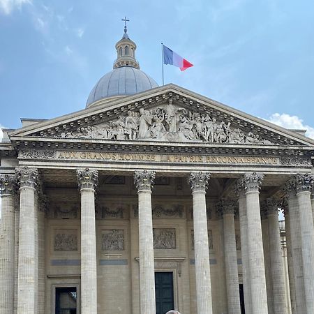 Chic Appartement 2 Bedrooms Phantheon Notre Dame Paris Bagian luar foto